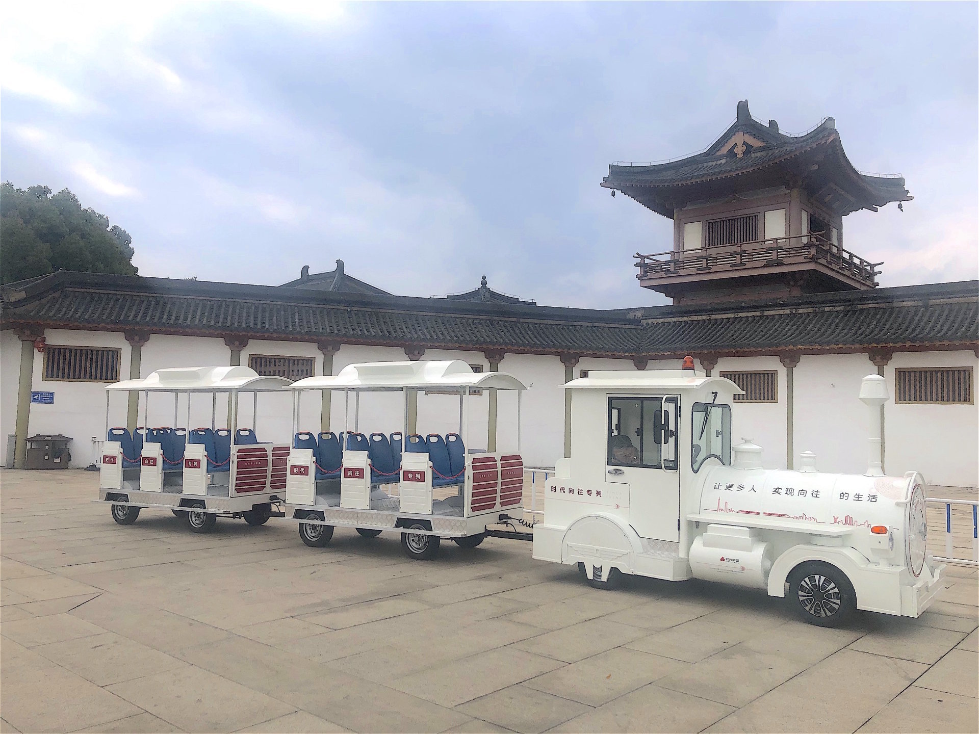 仿马车观光列车