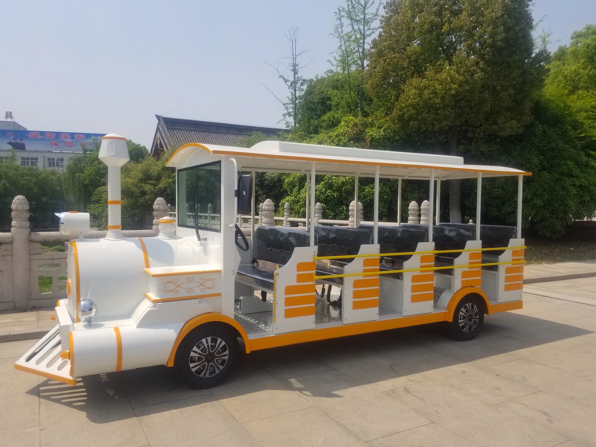 18座观光车