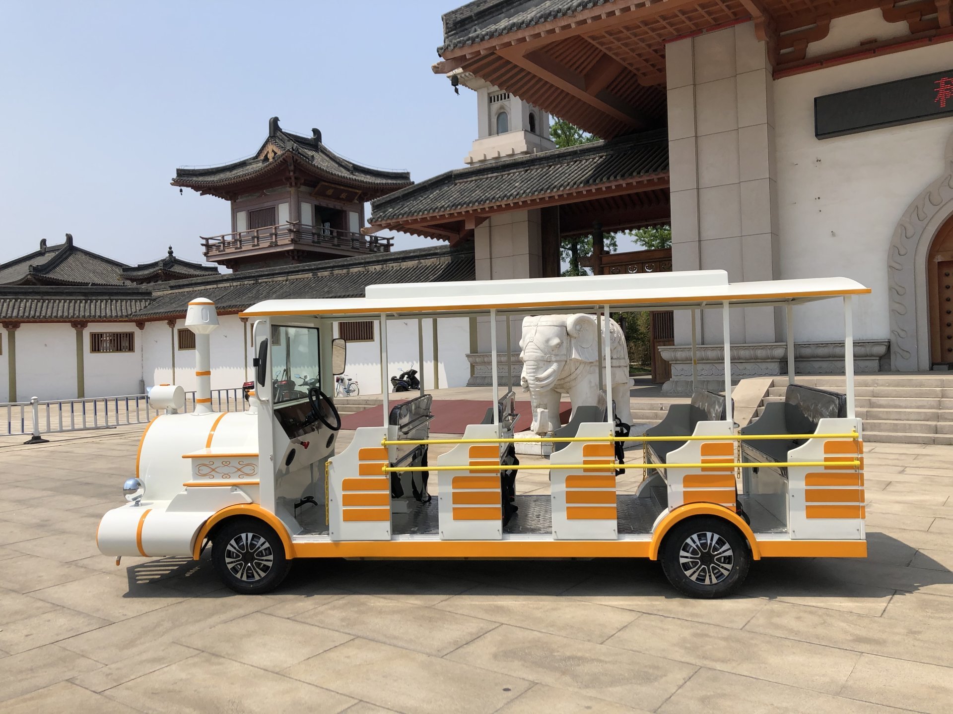 14座观光车