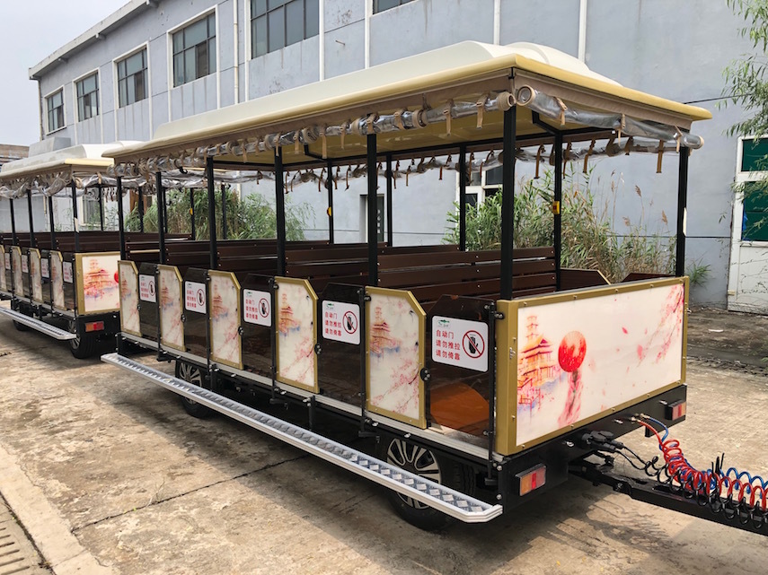 色彩非常绚丽的观光火车（全彩车厢）